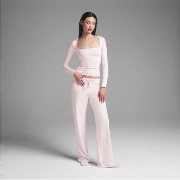 Skims Cotton Jersey Scoop Neck Long Sleeve Top NWT Barely Pink - Picture 4 of 11